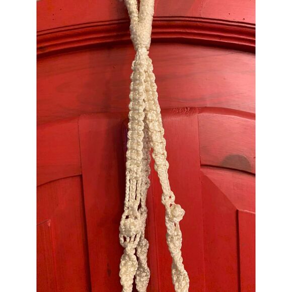 Vintage Macramé Plant Holder Hanger Ivory 50" Long Tassel Very Well Made EUC - Picture 4 of 5